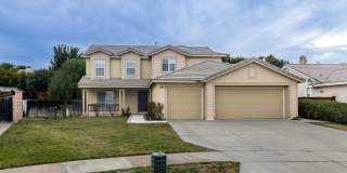 Spacious Home with Loft and Big Backyard Gallery 1