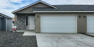3 bedrooms, 2.5 Baths w/Amazing Sunset Views! Gallery 1