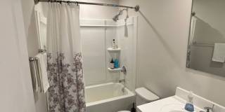 FULLY FURNISHED like-new Townhouse w/ Garage Gallery 18