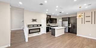 Bright 3BD/2.5BA Townhouse in Vista with Community Pool, In-Unit Laundry & 2-Car Garage Gallery 4