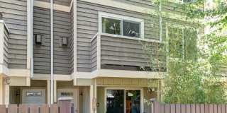 Immaculate Townhome with Private Patio! Gallery 1