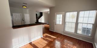 Charming 3BR Townhome in Sought-After Harrisburg Town Center Gallery 13