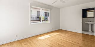 Spacious 3 Bed / 3 Bath Ocean Beach Townhome with Private Patio & Garage - Available NOW Gallery 12