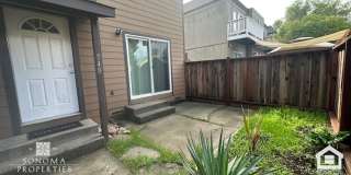Charming 2BD/1.5BA Duplex Gallery 1