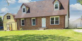 JUST REDUCED!!! Charming 3 Bedroom Home in the Heart of Clarksville - Now Available! Gallery 4