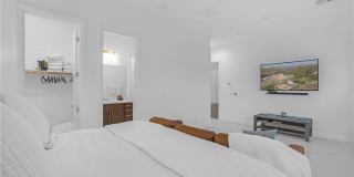9 Porto Malaga Street Gallery 18