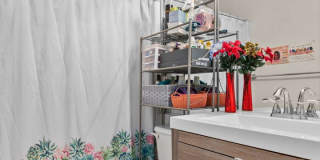 Beautiful 3 bedroom townhome Gallery 8