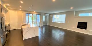 Modern 4BR Townhome in Prime Bellevue | AC | Bellevue Schools | Minutes to Microsoft Gallery 14