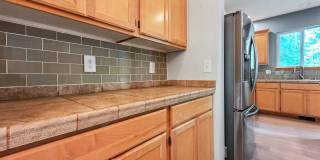 5BR/3BA End Unit with Greenbelt View in Lynnwood Gallery 13