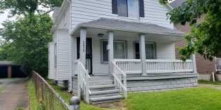 Charming 4-Bedroom Property in Prime Location Gallery 3