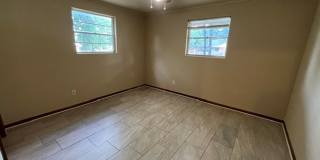 Duplex close to downtown Springdale, walking distance to fast food and medical Gallery 5