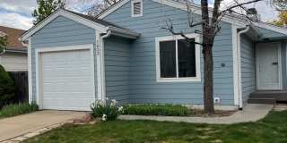 CUTE 2 BED/2 BATH COTTAGE WITH PRIVATE BACKYARD DECK BY GARDEN ACRES PARK Gallery 1