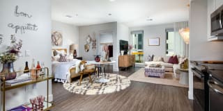 Llewellyn Gallery 23