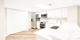 Elegance and Beachfront Condo Living Gallery 7