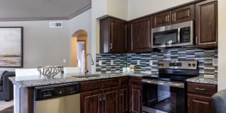 Artisan at Lake Wyndemere Gallery 1