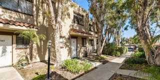 2 Bedroom 1.5 Bath Townhome with  pvt patio (AC/Pool/Gated Parking/EV Chargers) Gallery 1