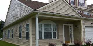 3 Bedroom, 2 Bath 1-Level Townhouse Gallery 1