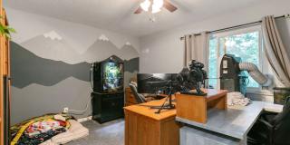 Charming 3 Bedroom, 2 Bathroom Home in Windsor! Gallery 16