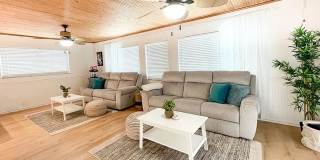 Stylish Heated Pool House  Near the Beach Gallery 21