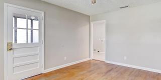 1901 PULLMAN Court Gallery 5
