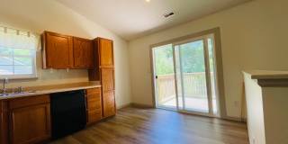 Great 3 Bed 2 Bath House with Garage!! Gallery 7