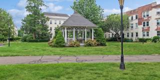 140 Woodside Green Gallery 1