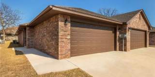 Modern finishes, low traffic cul-de-sac, walking track, walk to downtown Edmond events! Gallery 1