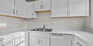 *MOVE IN READY* 3 Bed, 2 Bath Condo, Close to Uptown!!! Gallery 4