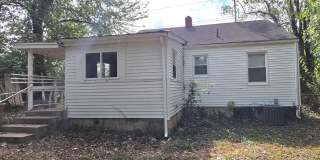 2 Bedroom 1 Bath Bungalow $895! Central Heat & Air!  Cute! Gallery 1