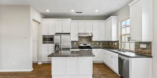 Your Next Home Awaits – Beautiful 3-Bedroom Irvine Townhome Gallery 3