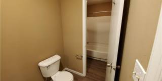 1536 W 40th Street Gallery 16