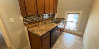 Large House Midtown Gallery 14