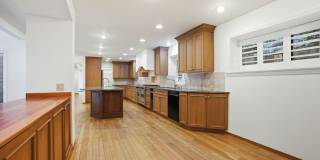 Spectacular 2 story home w/pool in Round Hill Country Club Gallery 11