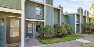 $500 off 1st Rent - Spacious 3 bedroom, 1.5 bathroom Townhouse, Lush Greenspace Gallery 1