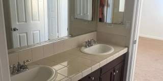 Spacious 4BR House in Riverside Gallery 30