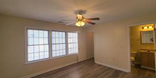 Newly Renovated - 2 Bedroom, 2.5 Bath Townhome Near Med Center - Available 08/05! Gallery 2