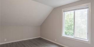 1125 Margaret Street Gallery 17