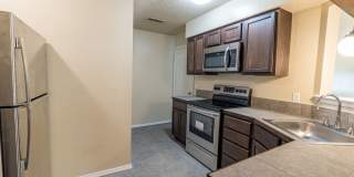 Refreshed 3 BR/2 BA home near I-49/UofA! Large fenced yard! Gallery 6