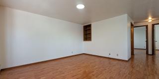 Spacious upstairs 2-Bedroom, 1-Bath Apartment in Springfield 4-Plex! Spacious upstairs 2-Bedroom, 1-Bath Apartment in Springfield 4-Plex! Gallery 5