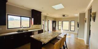 Serene 2-Bedroom Mountain Retreat with Stunning Views Gallery 1