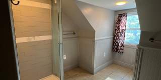 Adorable 3 Bedroom, 2 Bath on N Summit Gallery 15