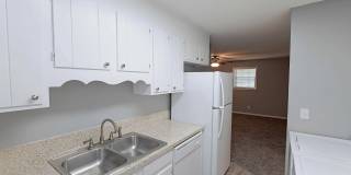 Lindsey Manor Apartments Gallery 10