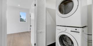5 Bedroom / 4 bathroom Fully Detached Townhouse in Echo Park with Private Garage Gallery 12