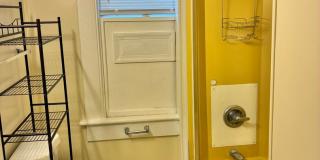 Charming 1BR Efficiency in Summerville Near Downtown & Hospitals Gallery 12