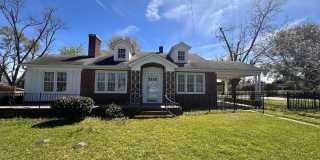 3 Bed 2 Bath Brick Home with Fenced in Backyard and Additional Living Space Gallery 1