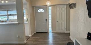 3 bed 2 bath Home with Pool! Gallery 9