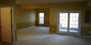 25575 AMERICA Square Gallery 55