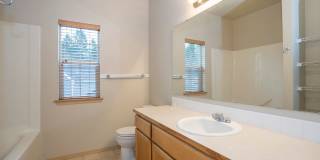 Modern 4 Bedroom, 2.5 Bath Home In Silver Creek w/AC Gallery 25