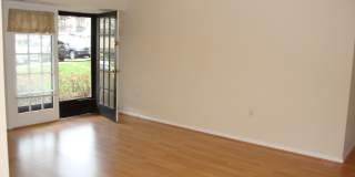 Sail into this 2BR 1BA at the Mayflower Condominiums in Alexandria includes utilities Gallery 5