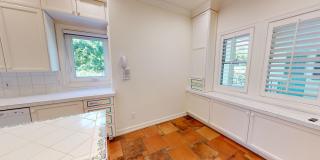 Spacious 4-bedroom 4.5 bath Home in a Gated Complex Gallery 12